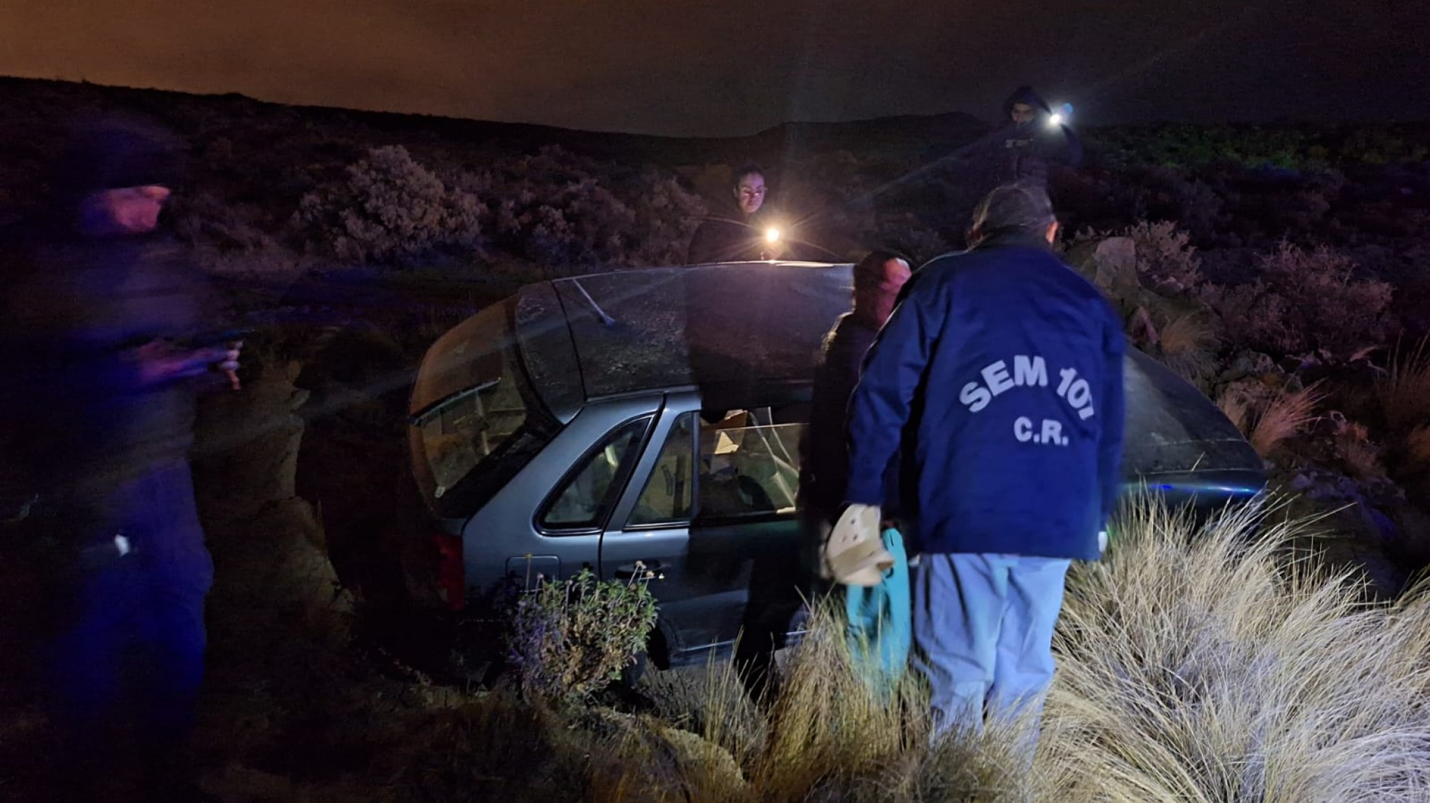 Una conductora volcó en plena ruta y se negó a recibir asistencia médica
