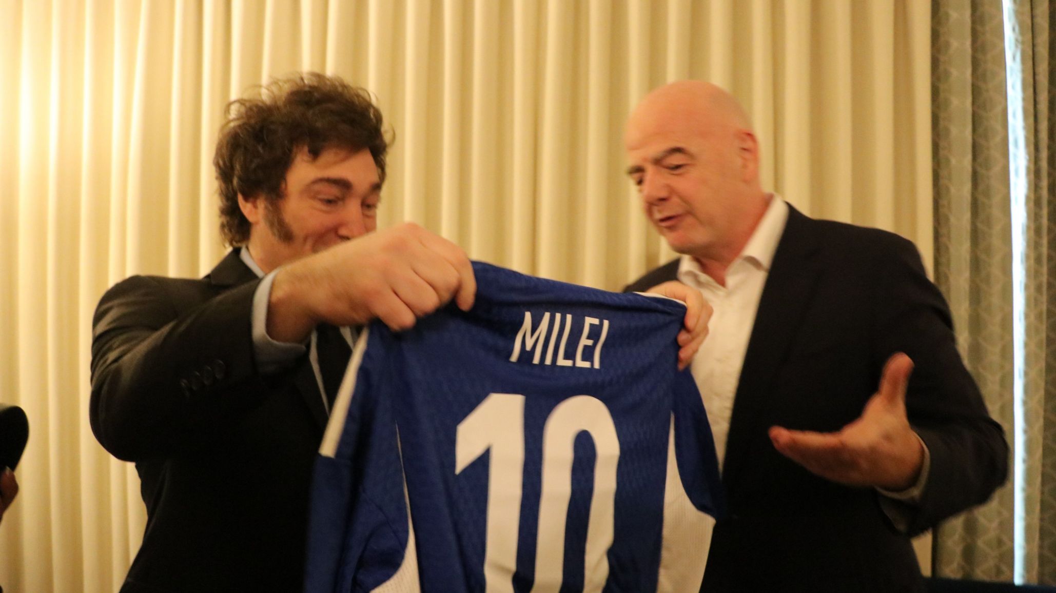 Milei estuvo con Infantino y Elon Musk en Los Ángeles ¿qué hablaron?
