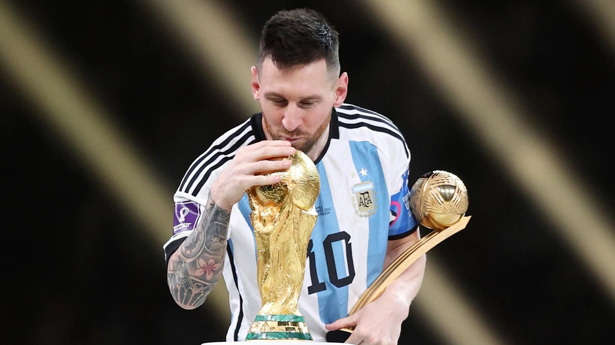 Exjugador del Manchester City hizo fuertes comentarios contra Messi: "Tomó esteroides"
