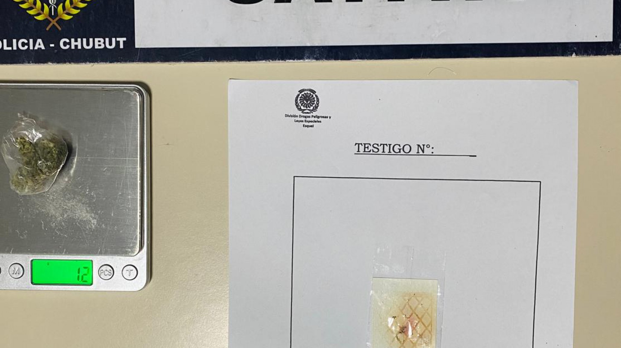 Un músico se negó a pagar sus consumiciones en un bar, quiso golpear a la dueña y fue detenido