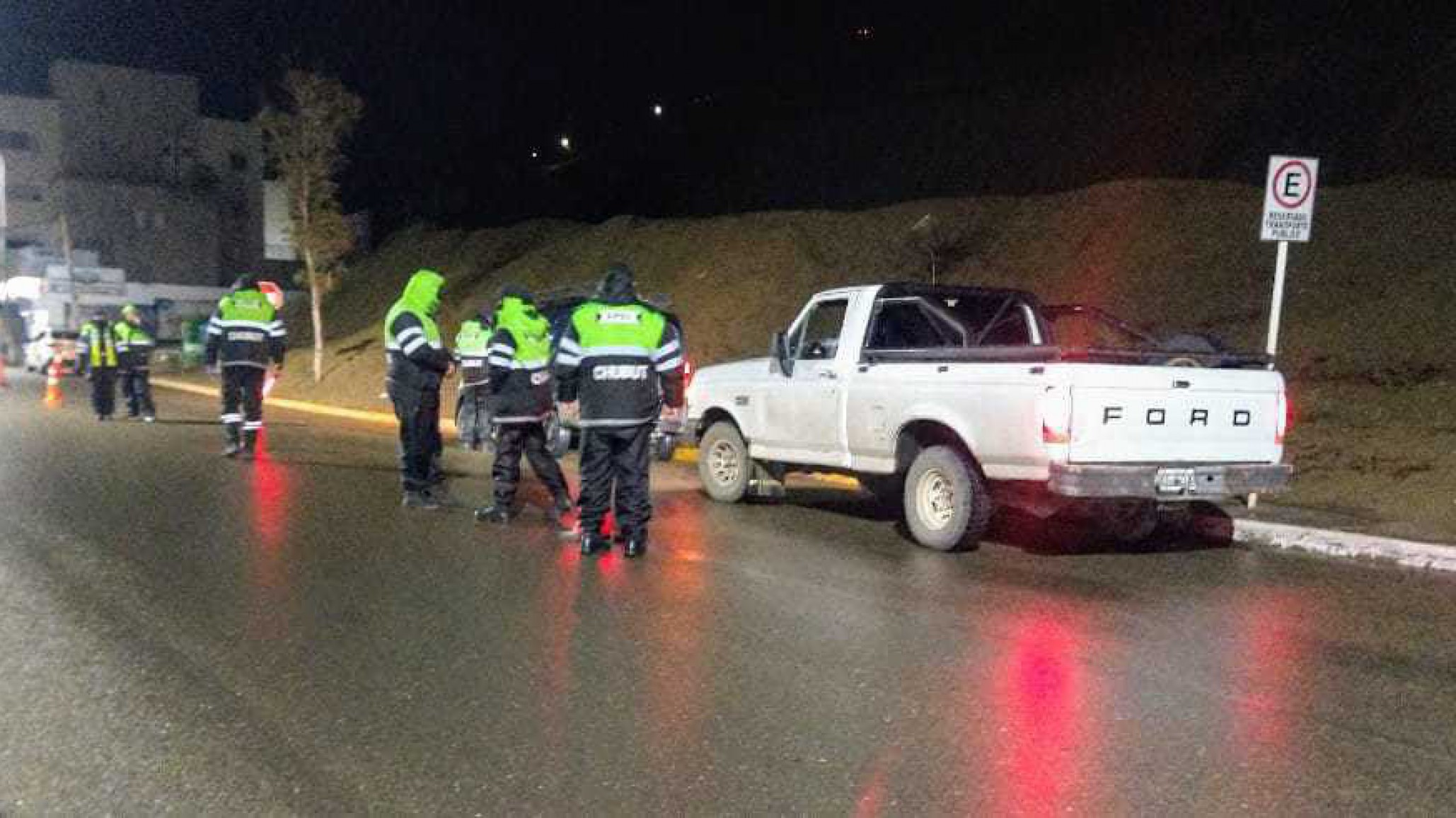 Cuatro conductores alcoholizados y un auto sin seguro en un operativo policial en el centro de Comodoro
