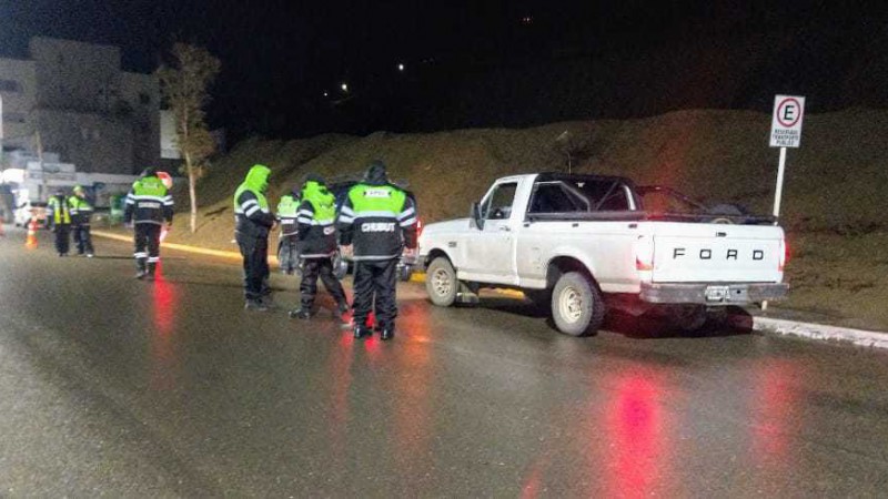 Cuatro conductores alcoholizados y un auto sin seguro en un operativo policial en el centro de Comodoro