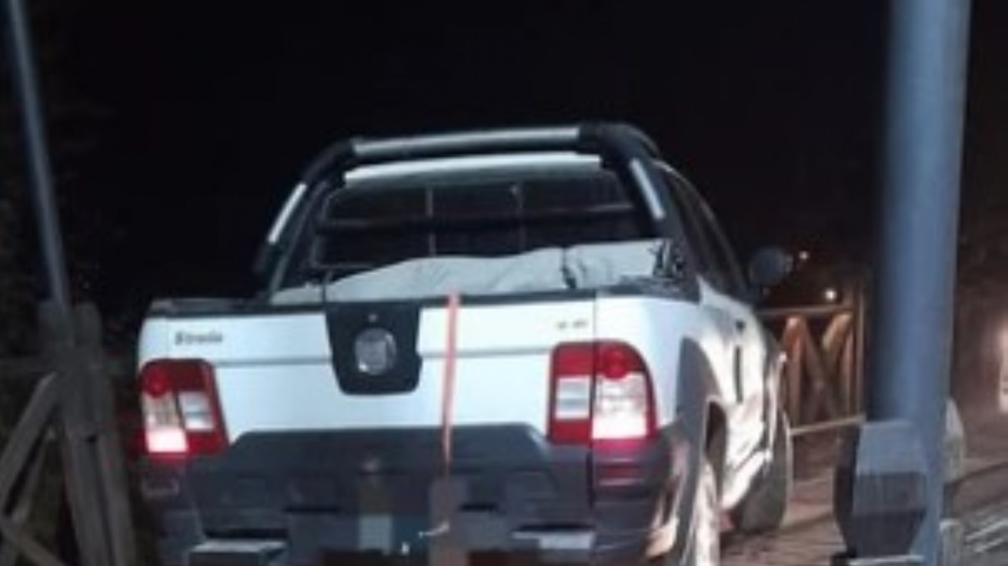 Conductor manejaba alcoholizado, despistó en el Puente Hendre y casi se cae al río