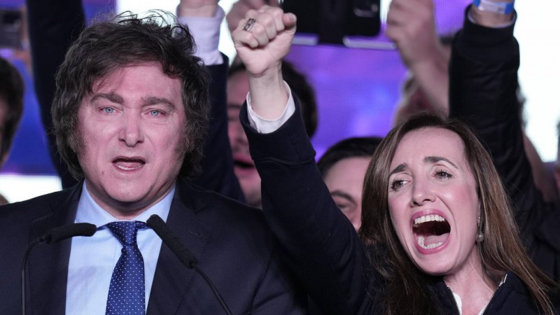 Viralizan tweets de Victoria Villarruel sobre el menemismo: "A los aplaudidores del nefasto Menem agarren un libro de historia"