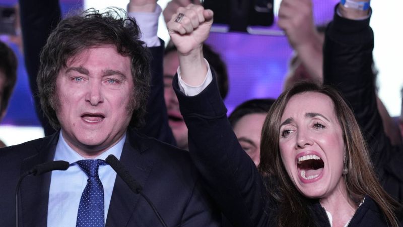 Viralizan tweets de Victoria Villarruel sobre el menemismo: "A los aplaudidores del nefasto Menem agarren un libro de historia"