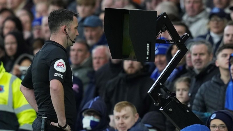 La Premier League votará por la eliminación del VAR: "Es hora de un debate crítico sobre su futuro"