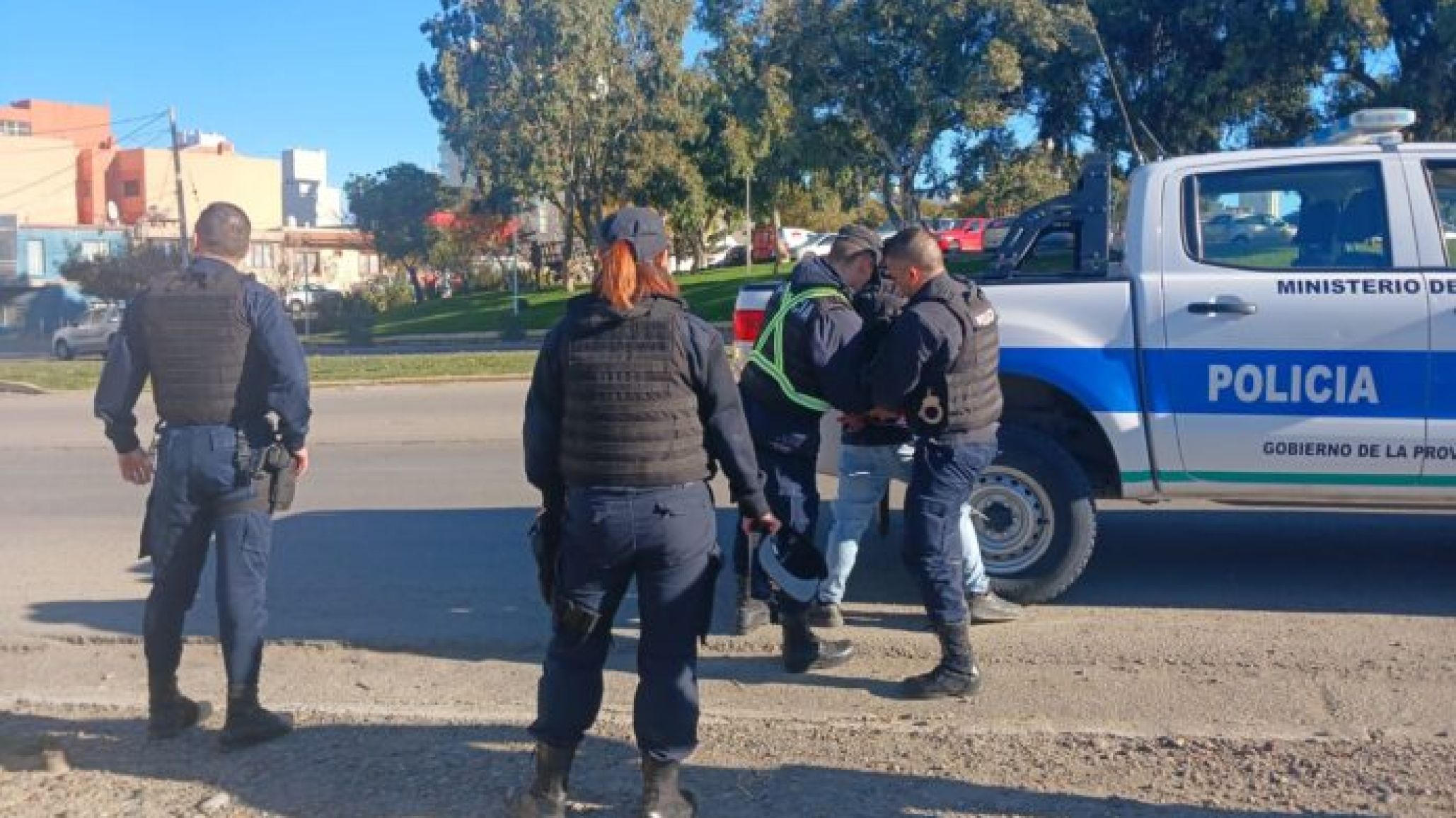 Un joven intentó huir de un control y amenazó a los policías: "ya los voy a encontrar sin el uniforme"