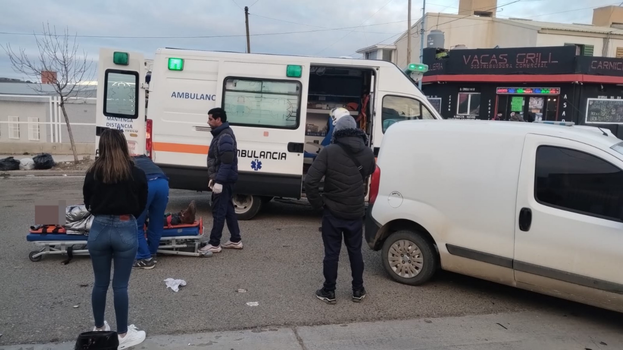 Un motociclista resultó gravemente herido tras accidente: tiene traumatismo de cráneo