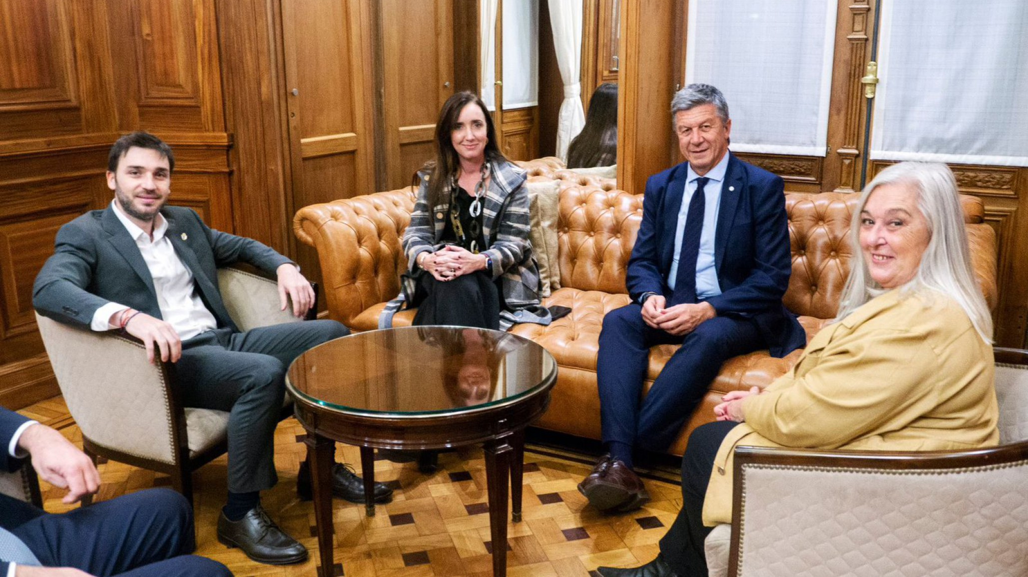 De un polo a otro en dos días: El gobernador Torres y la senadora Terenzi se reunieron con la vicepresidenta Victoria Villarruel