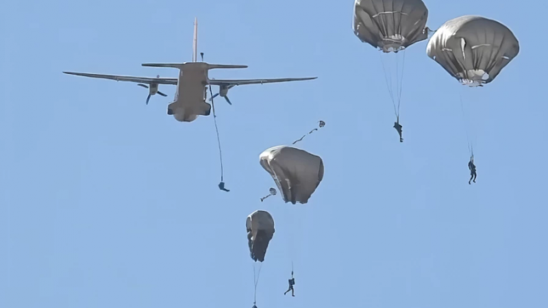 Tragedia en entrenamiento militar: Sargento murió al tirarse al vacío porque su paracaídas no se activó