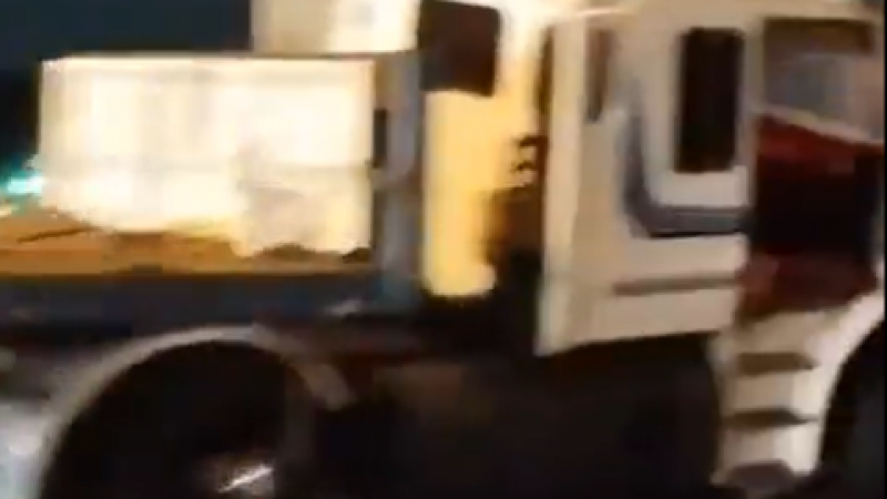 Un camión chocó en Panamericana, perdió el contenedor y dejó tres muertos