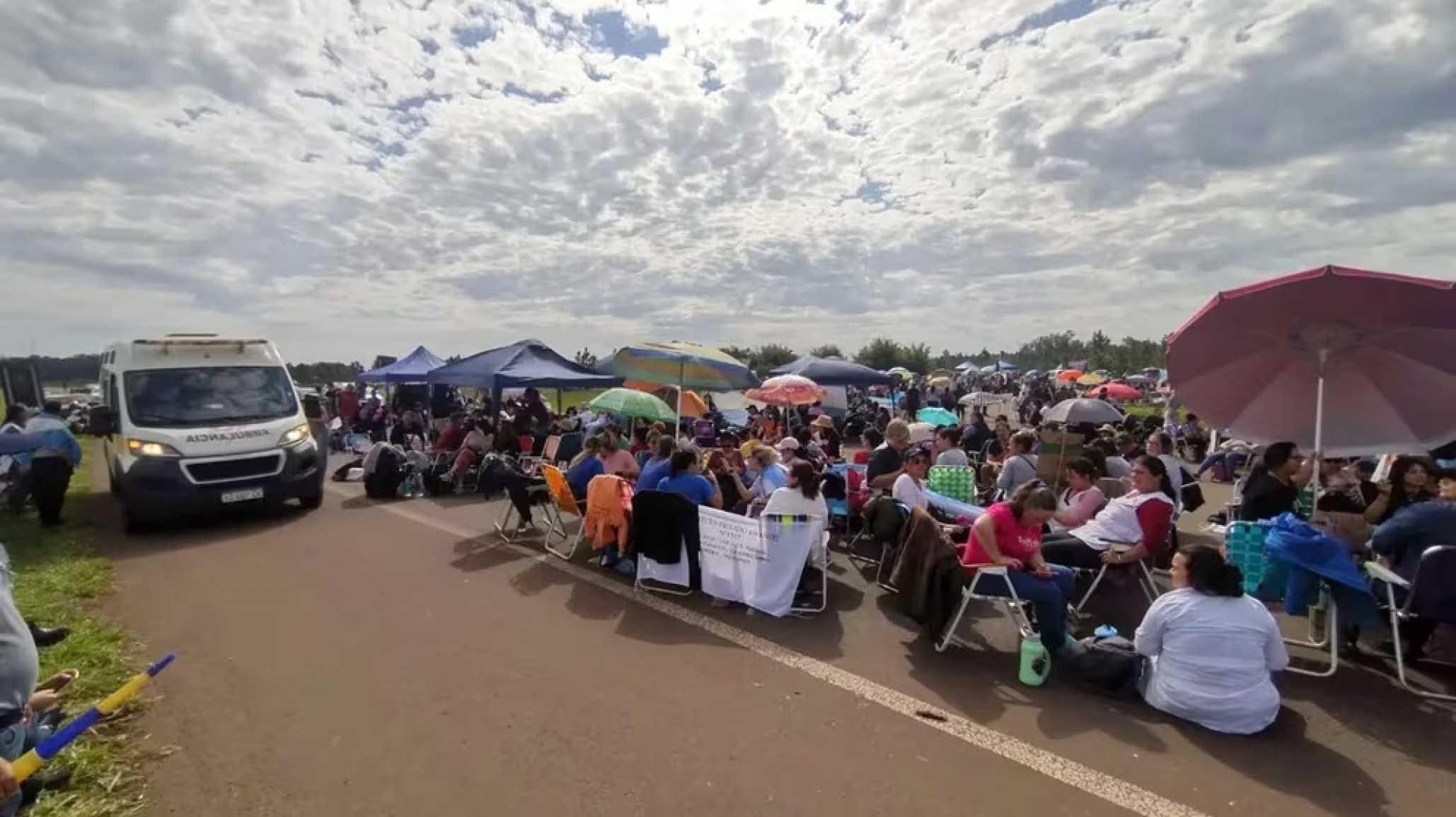 Misiones: docentes cortaron la Ruta Nacional N°12, y se intensifica el reclamo salarial