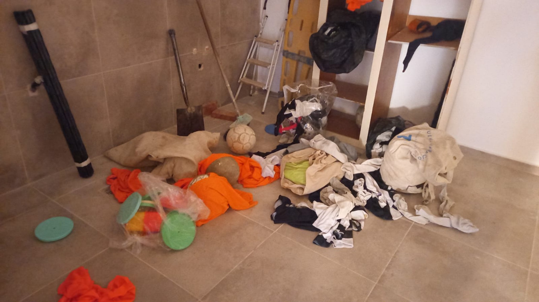 ¡Se llevaron hasta los calefactores! Robo en el club Nueva Generación