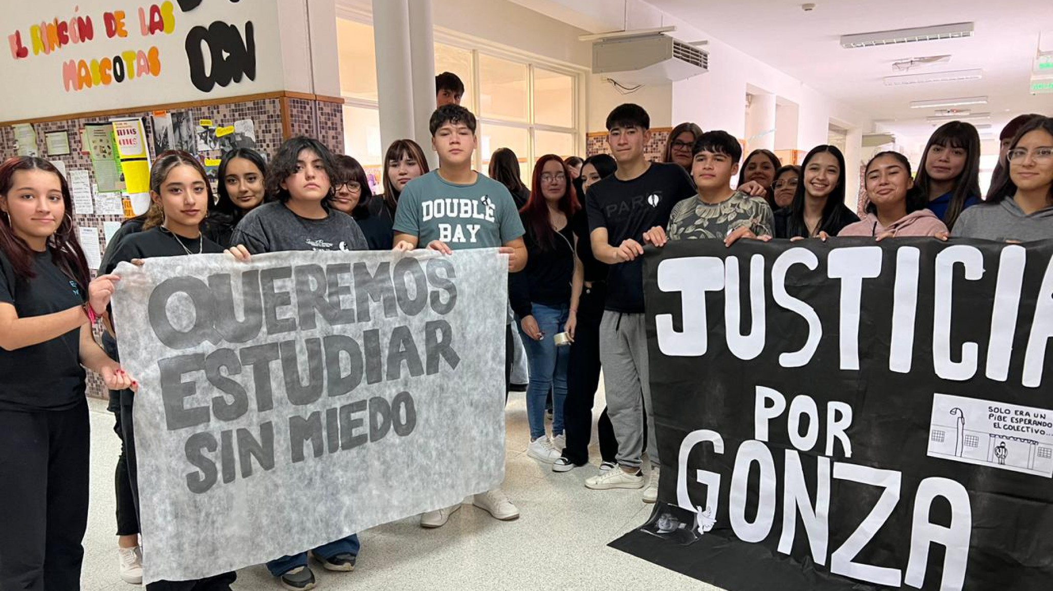 Estudiantes de la Escuela 743: "No puede ser que tengamos miedo de venir a estudiar y de no volver nunca más"