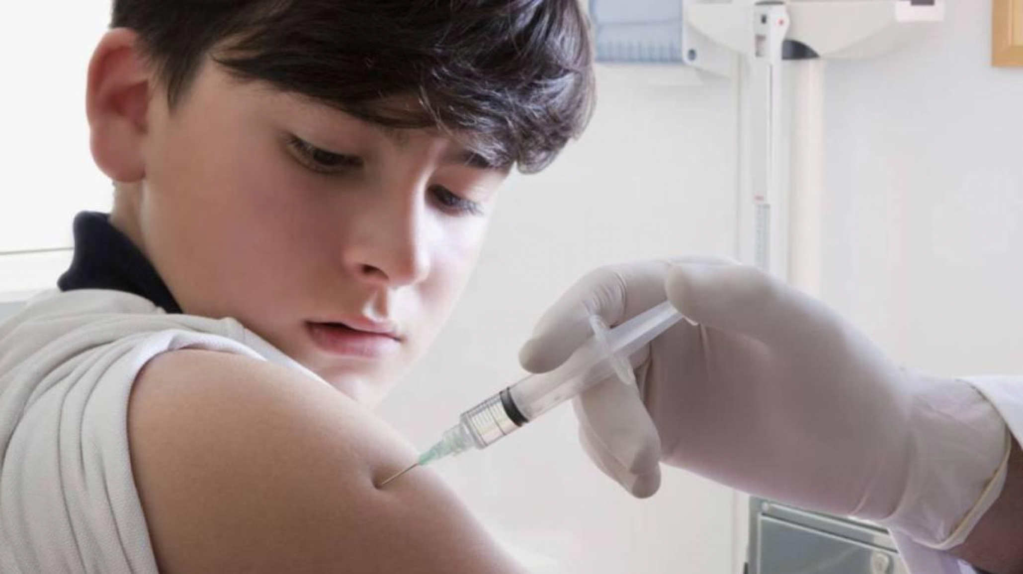 La vacuna contra el VPH posee beneficios para los hombres