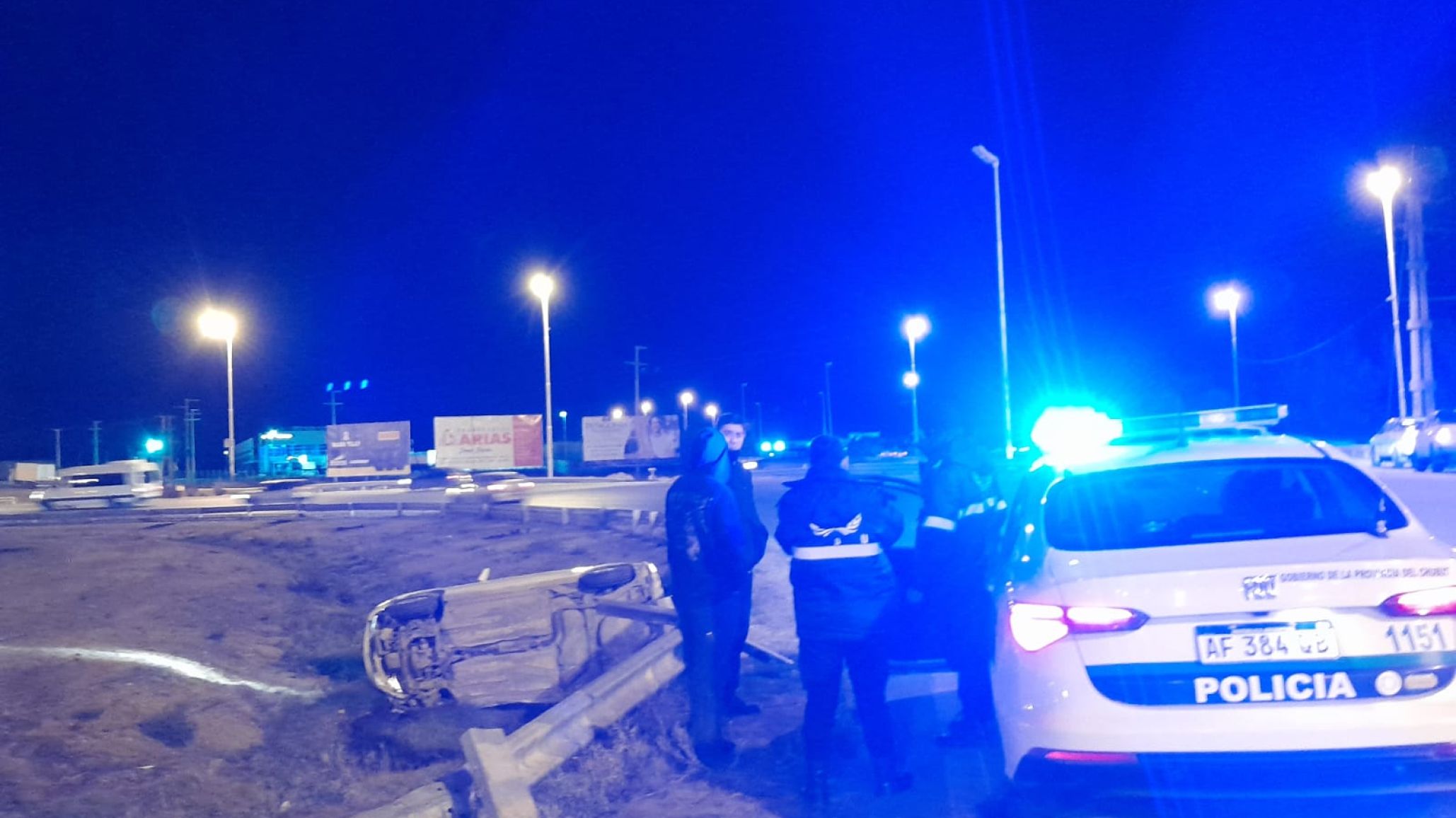 Vuelco en la madrugada: En el auto iban dos menores y el que conducía tenía 0.98 de alcohol en sangre