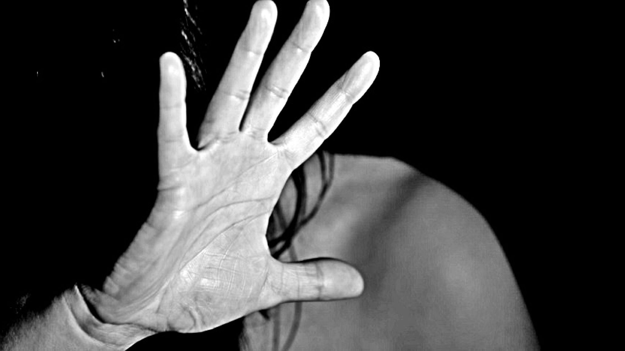 Condenaron a un hombre a 3 años y medio de prisión por una serie de ataques contra su ex pareja y sus hijos