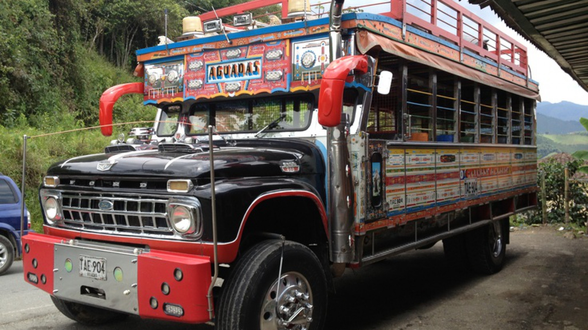 Trágica muerte de un niño de 13 años tras caer de una "chiva" en movimiento
