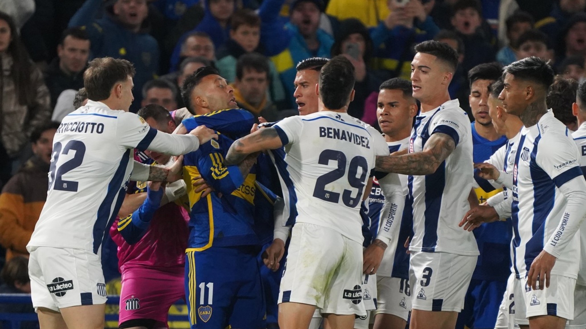 Boca y Talleres empataron en una partido picante que le faltaron goles