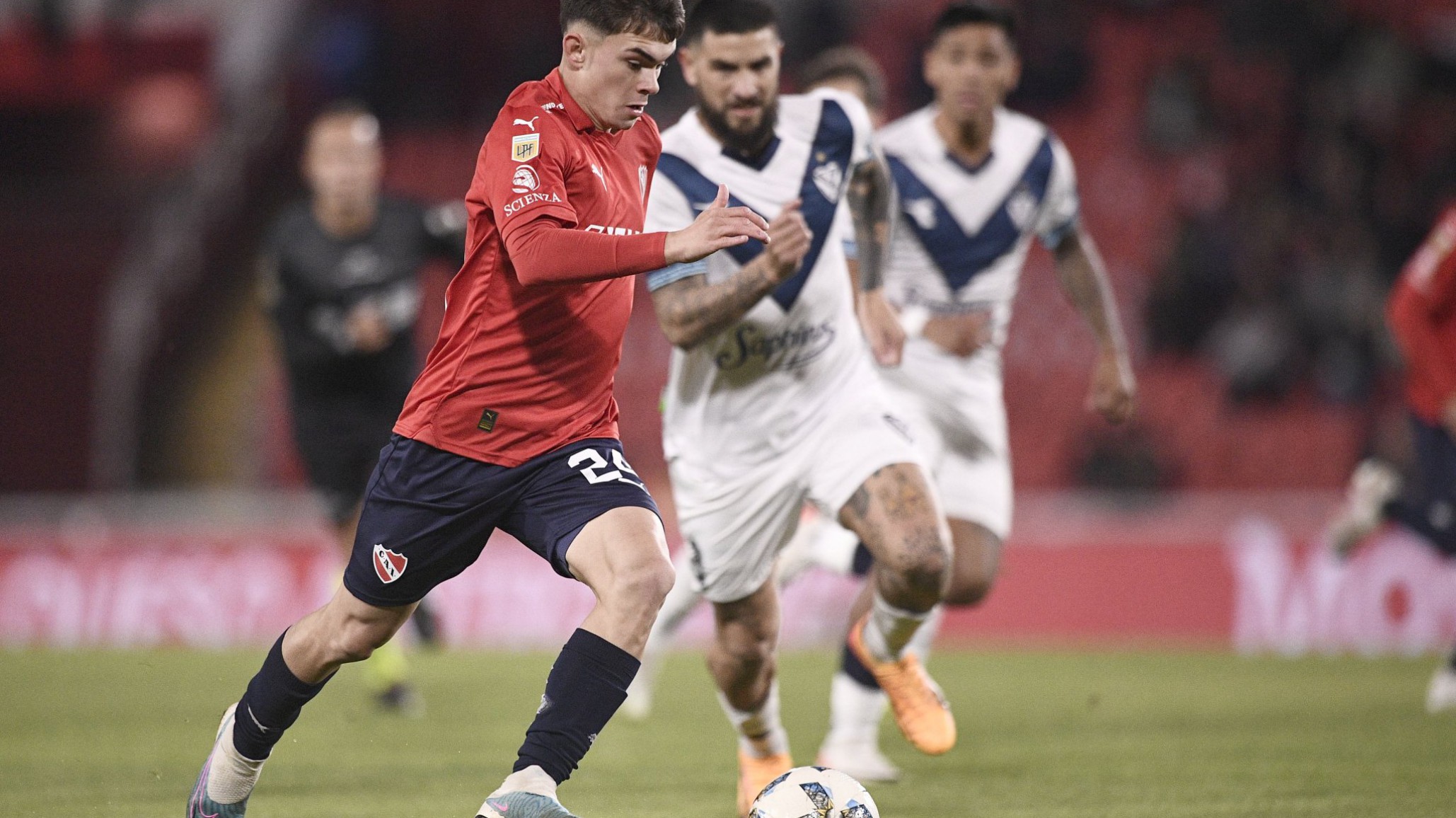 Independiente resurgió y empató contra Vélez