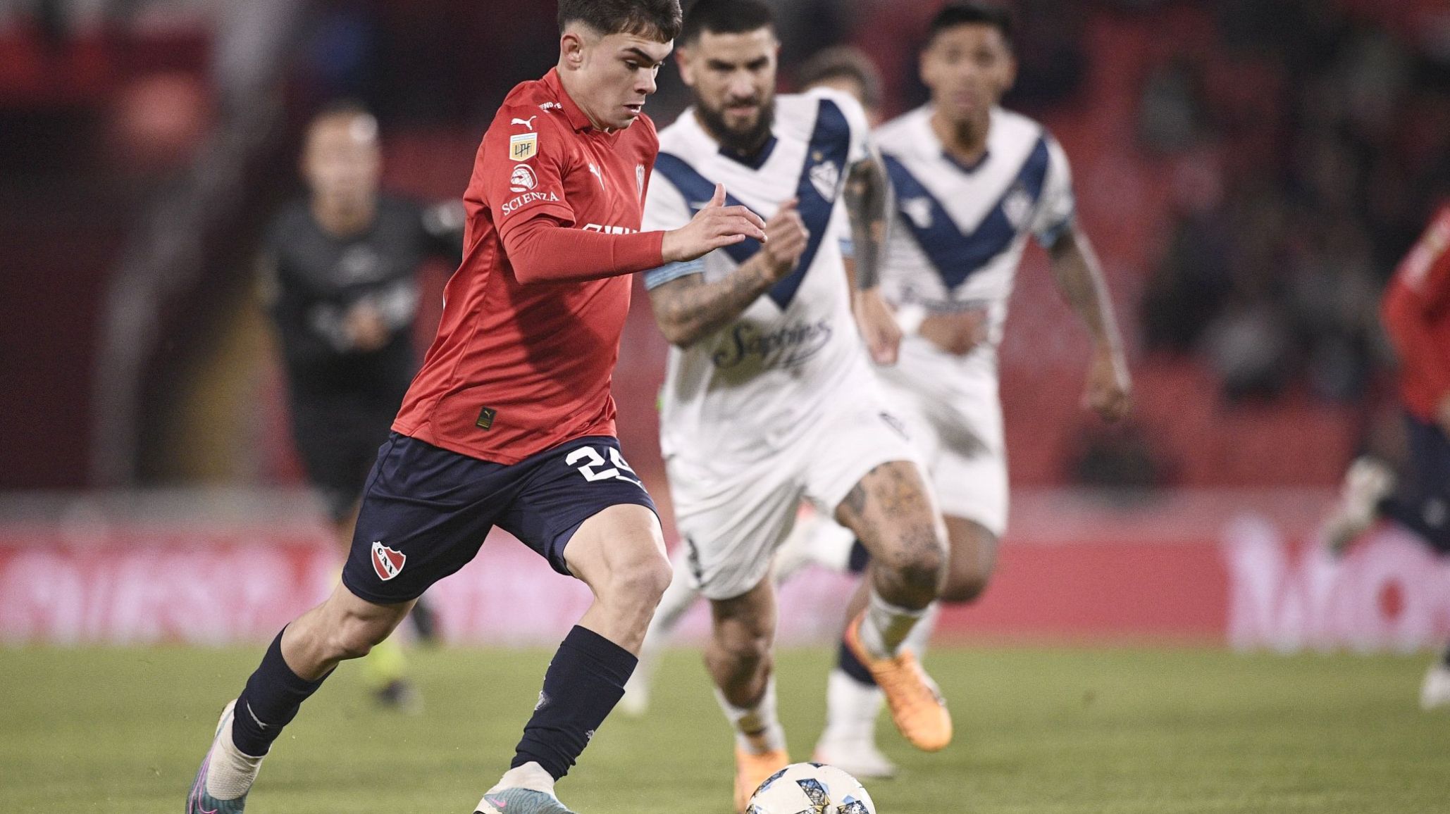 Independiente resurgió y empató contra Vélez