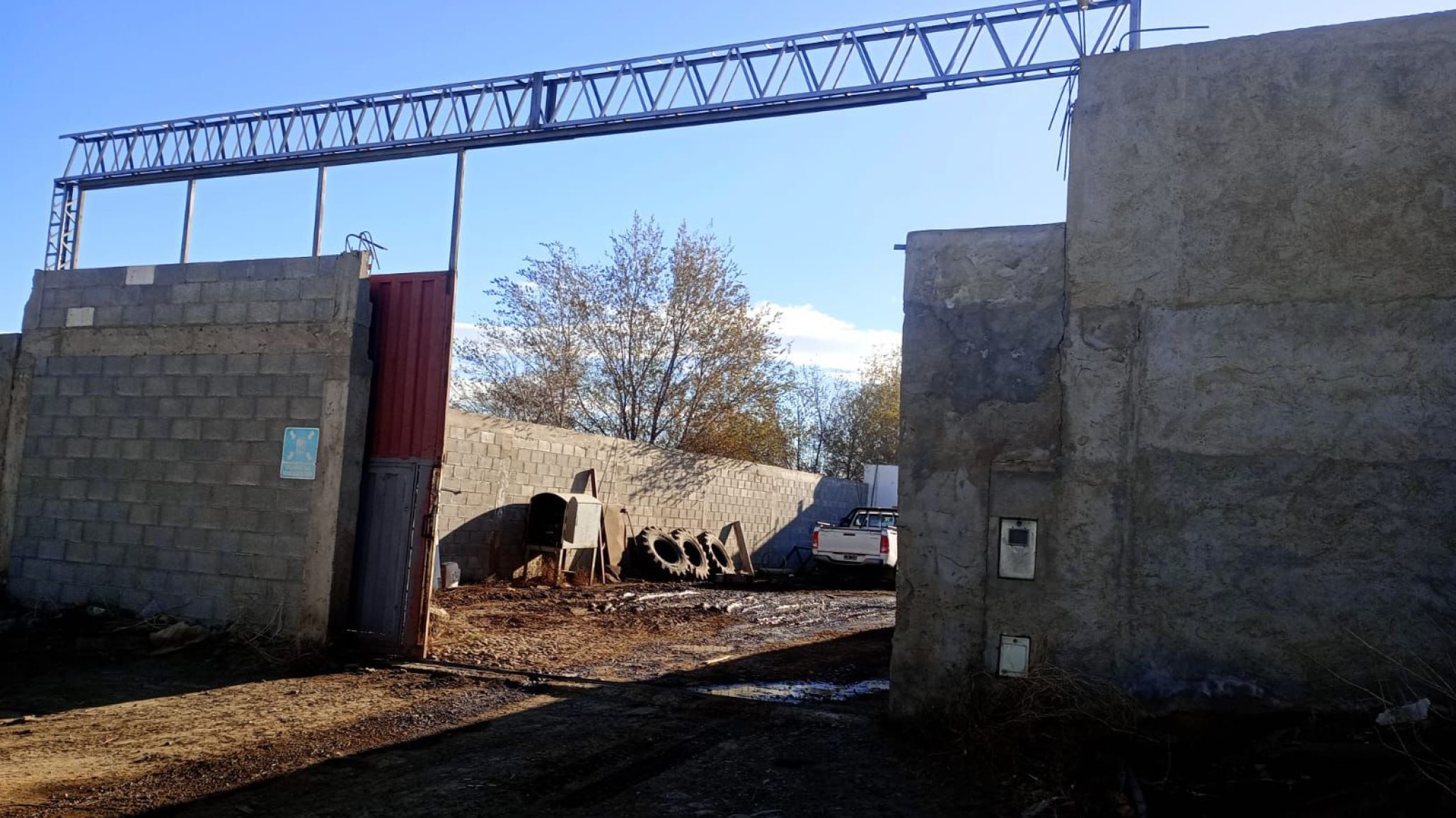 Un obrero perdió la vida tras caer de un techo en el Barrio Industrial