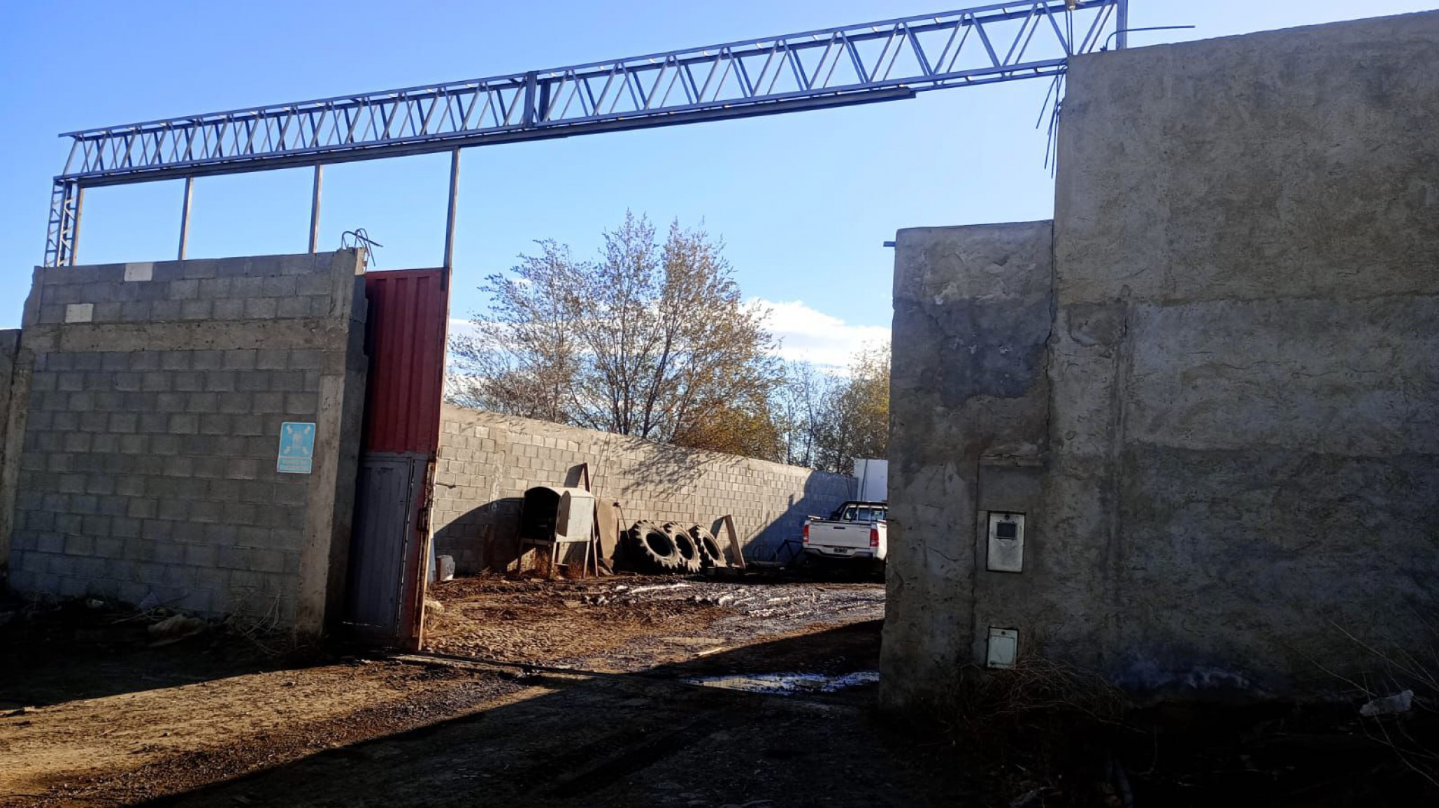Un obrero perdió la vida tras caer de un techo en el Barrio Industrial