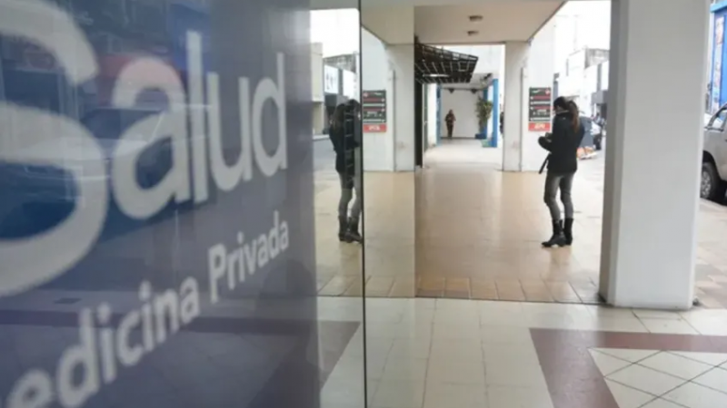 Cobros excesivos: Las prepagas devolverán el dinero en 12 cuotas