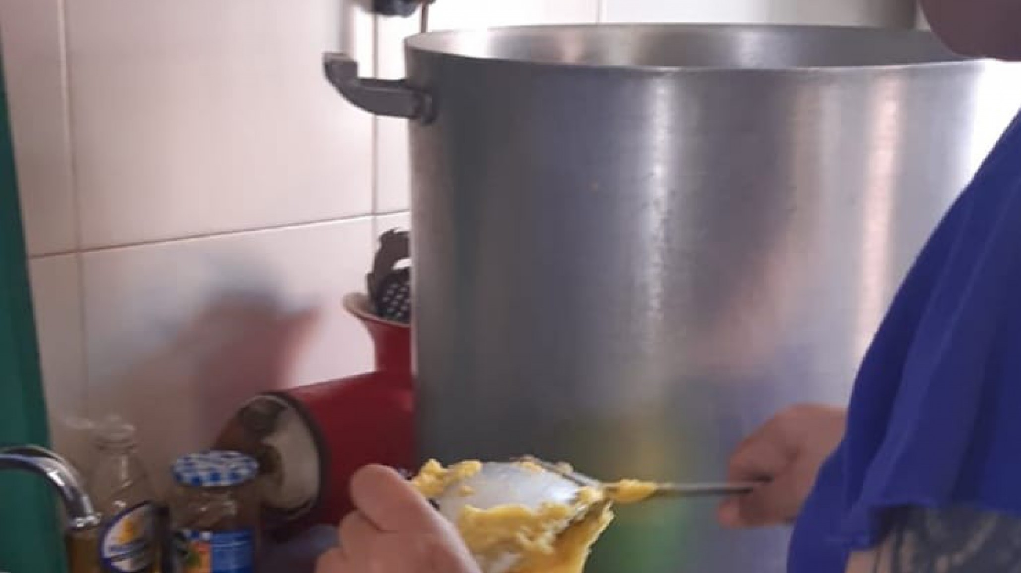 Desde Merendero Los Peques piden ayuda: "Las últimas semanas del mes ya entregamos té amargo porque no nos alcanza"