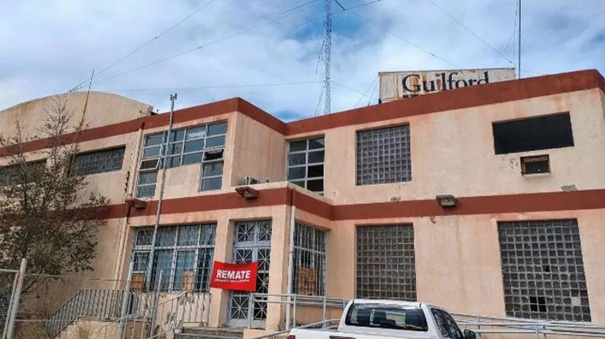 Extrabajador de Guilford: "Era la 鷏tima empresa textil de la ciudad, no quer韆mos perder la continuidad del trabajo"