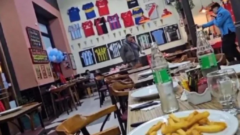 Policía le disparó a un hombre que golpeaba a su mamá y lo amenazó con un cuchillo