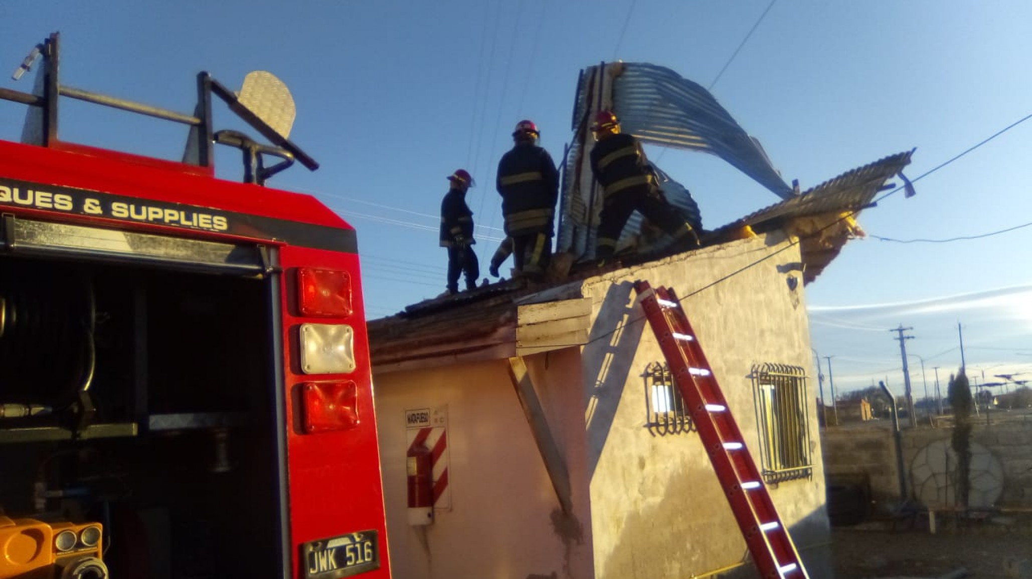 Los fuertes vientos también afectaron la zona norte de Santa Cruz