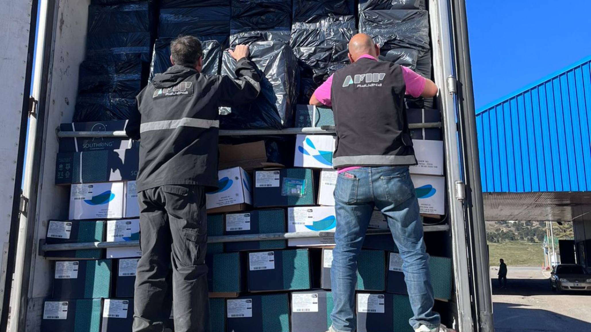 La carga declarada no coincidía: Incautaron 4.000.000 de cigarrillos en un camión que transportaba salmón