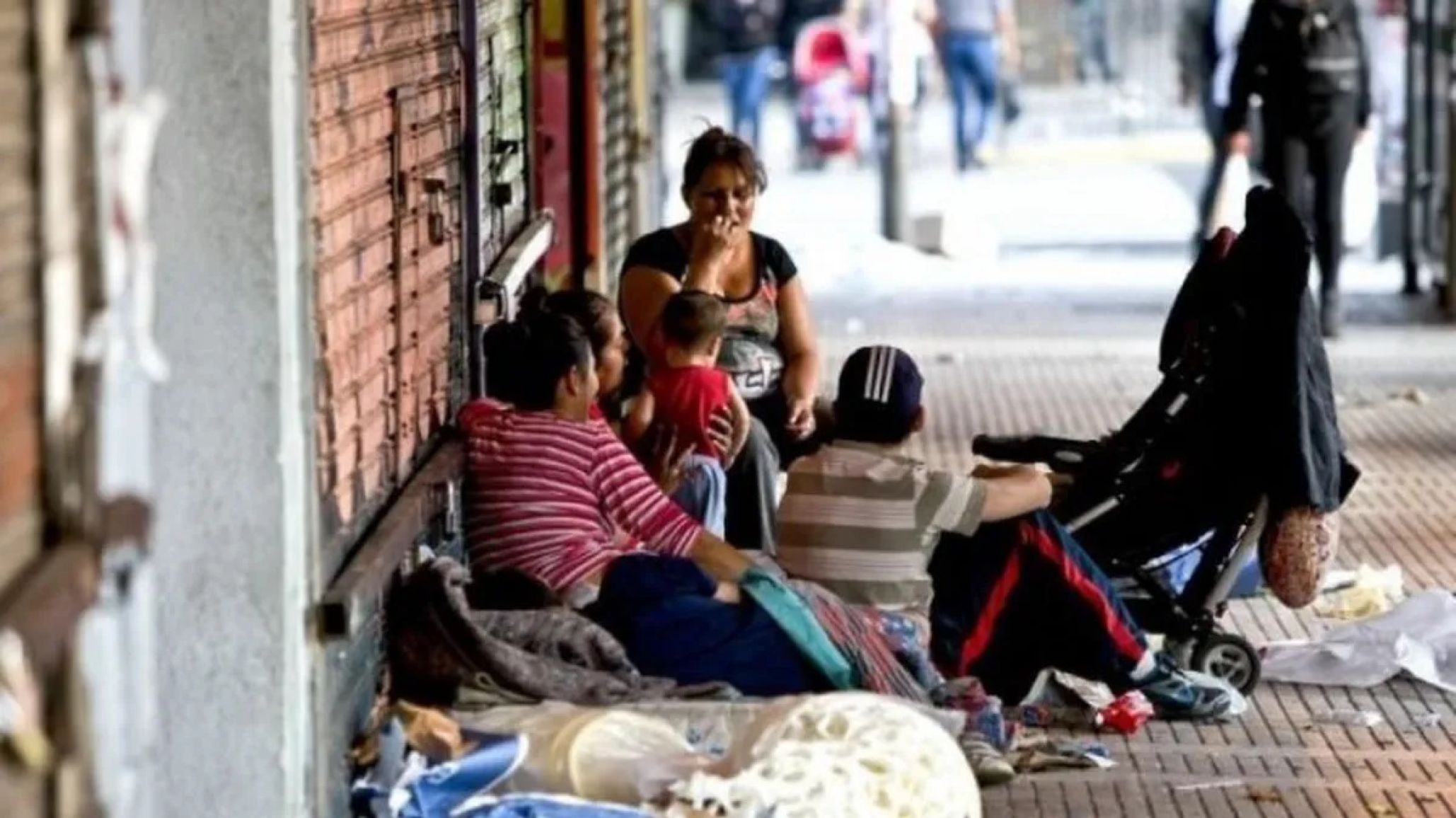 La pobreza en Argentina aumentó al 55,5% y la indigencia al 17,5%