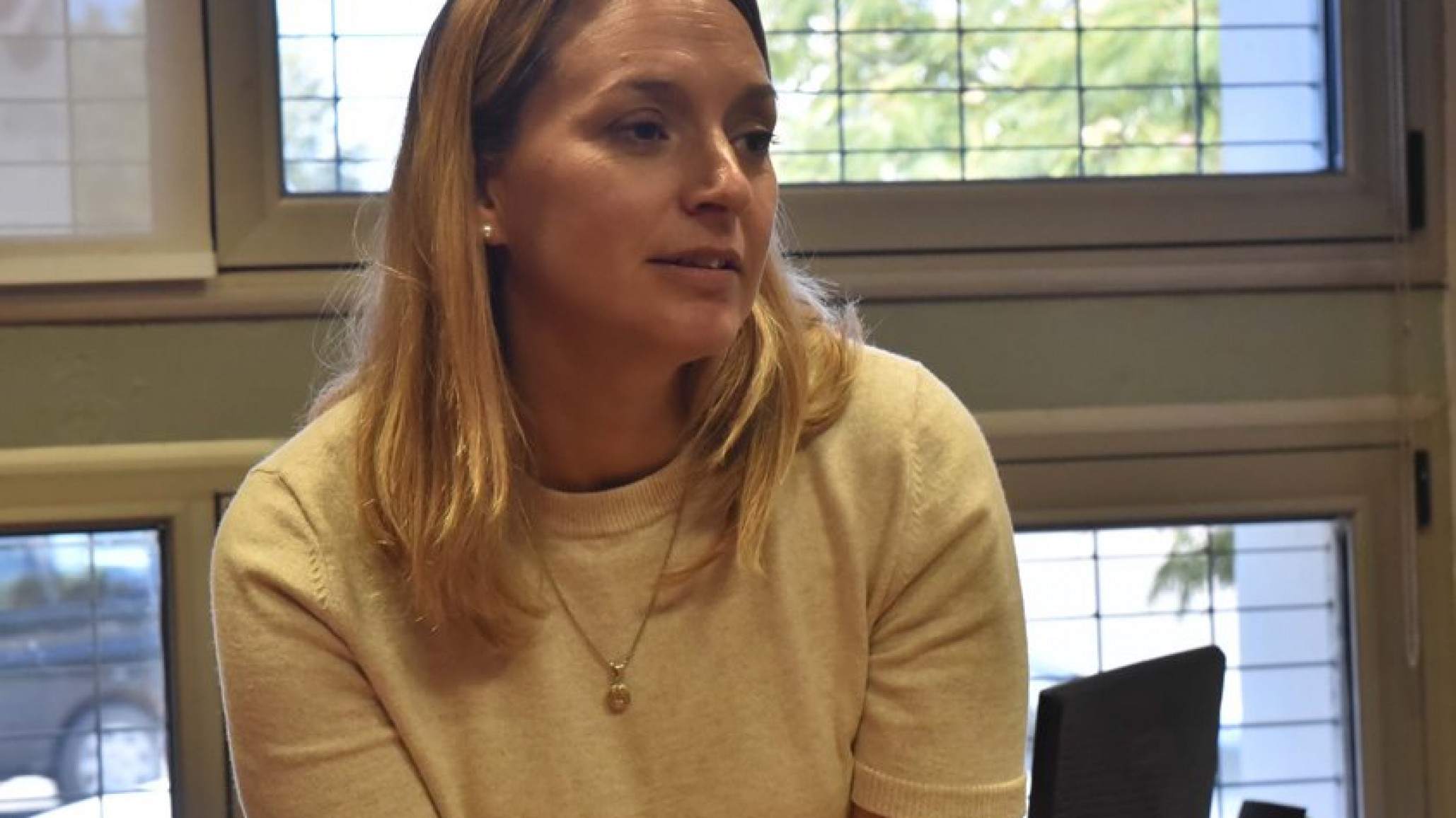 Claudia Bard: "Los servicios se están llevando el 40% de los sueldos"