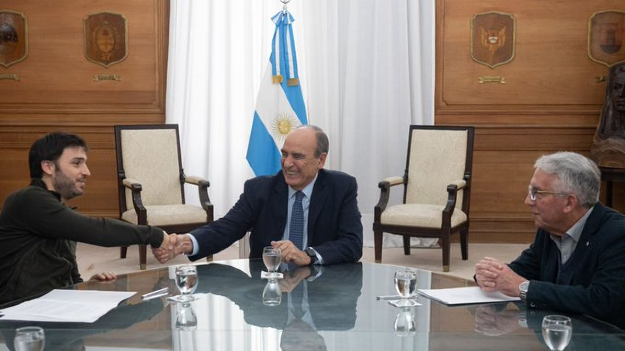 En la previa del tratamiento por la Ley de Bases, Torres acordó con Nación la repotenciacion del acueducto