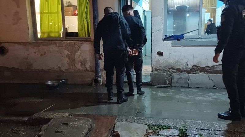 Seis taxistas detuvieron a un joven que intentaba robar un celular