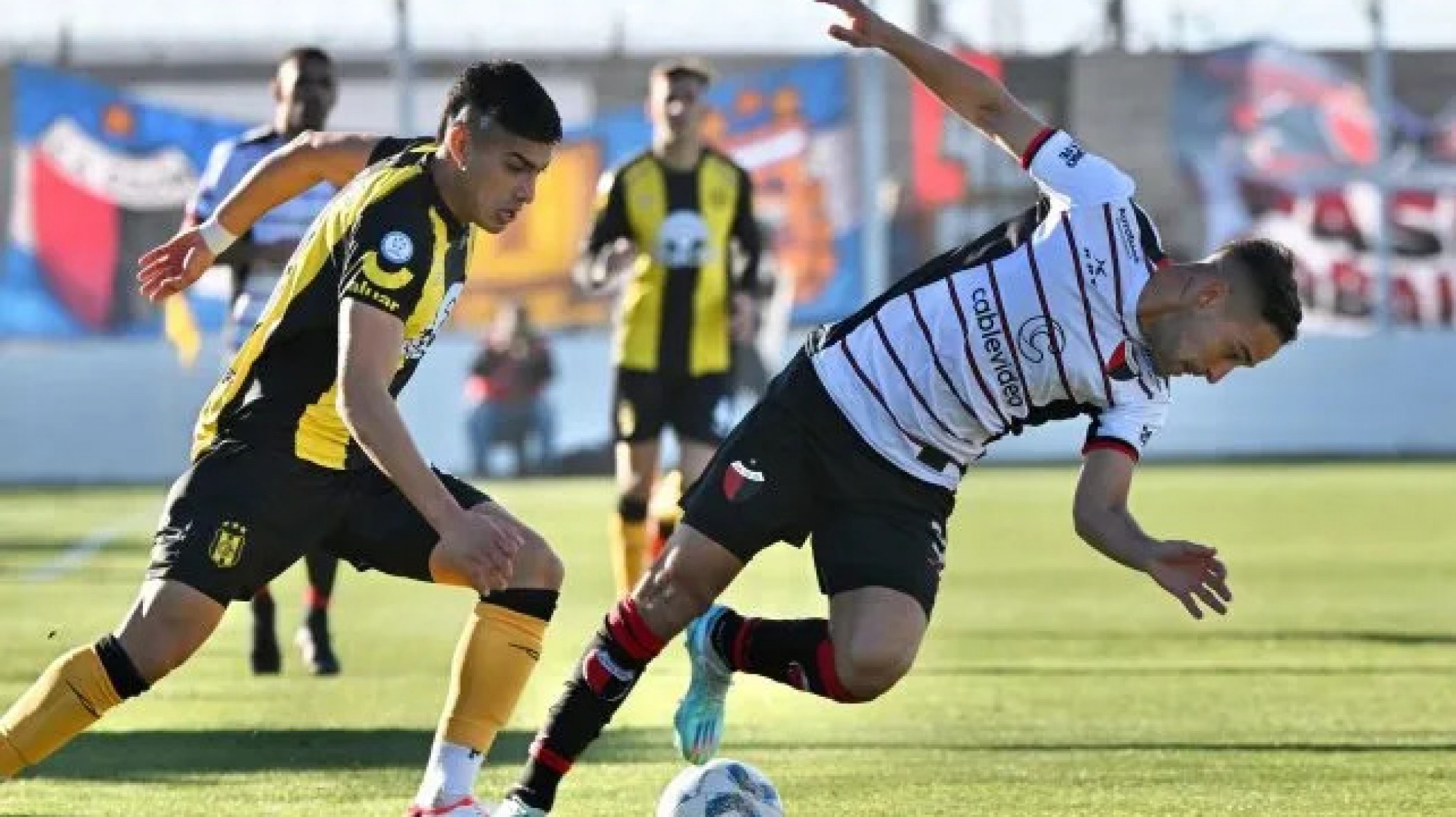 Deportivo Madryn y Colón empataron sin goles