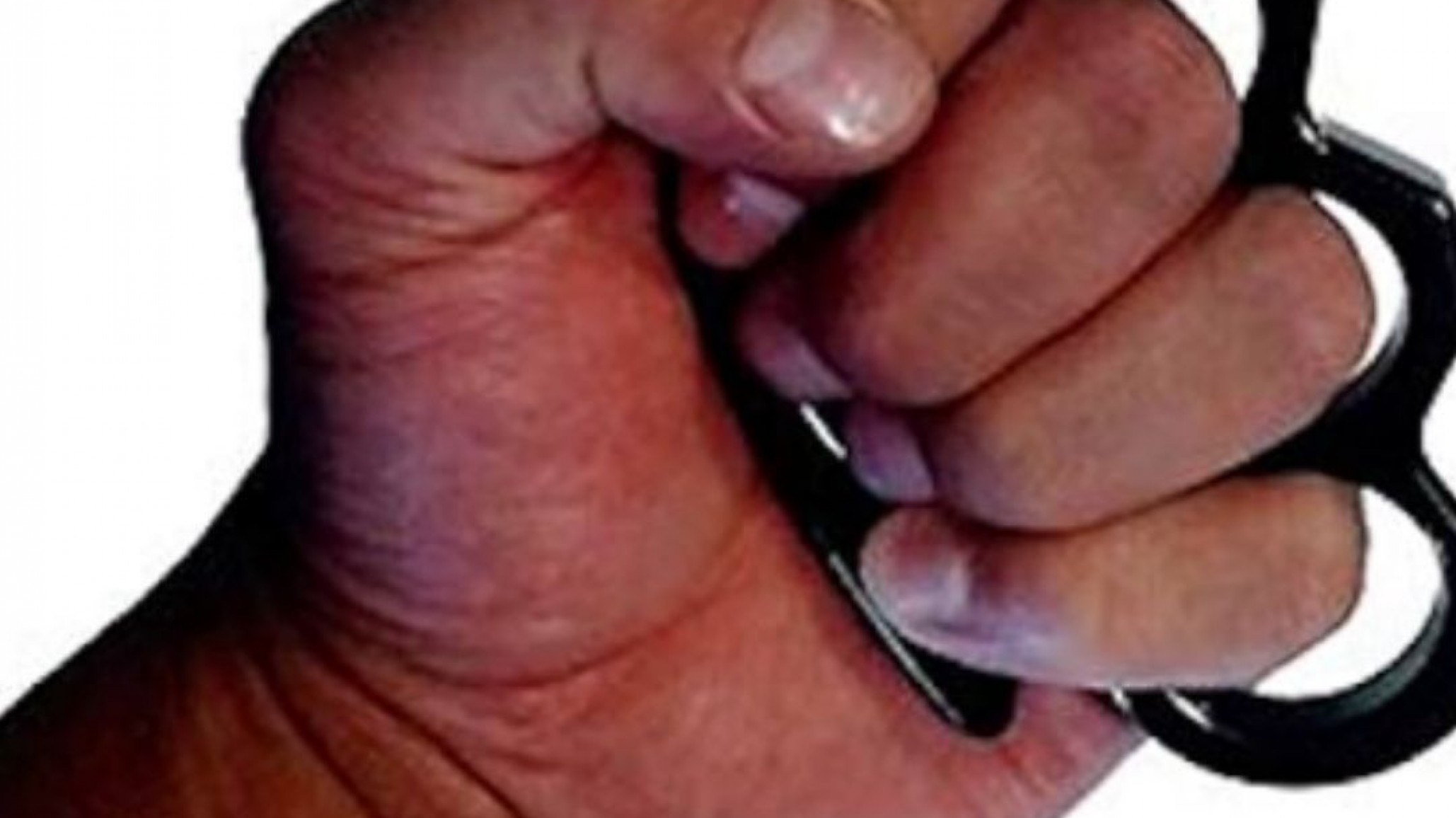 Preocupación en la comunidad educativa del CERET: un menor de 12 años fue a la escuela con una manopla y un bastón