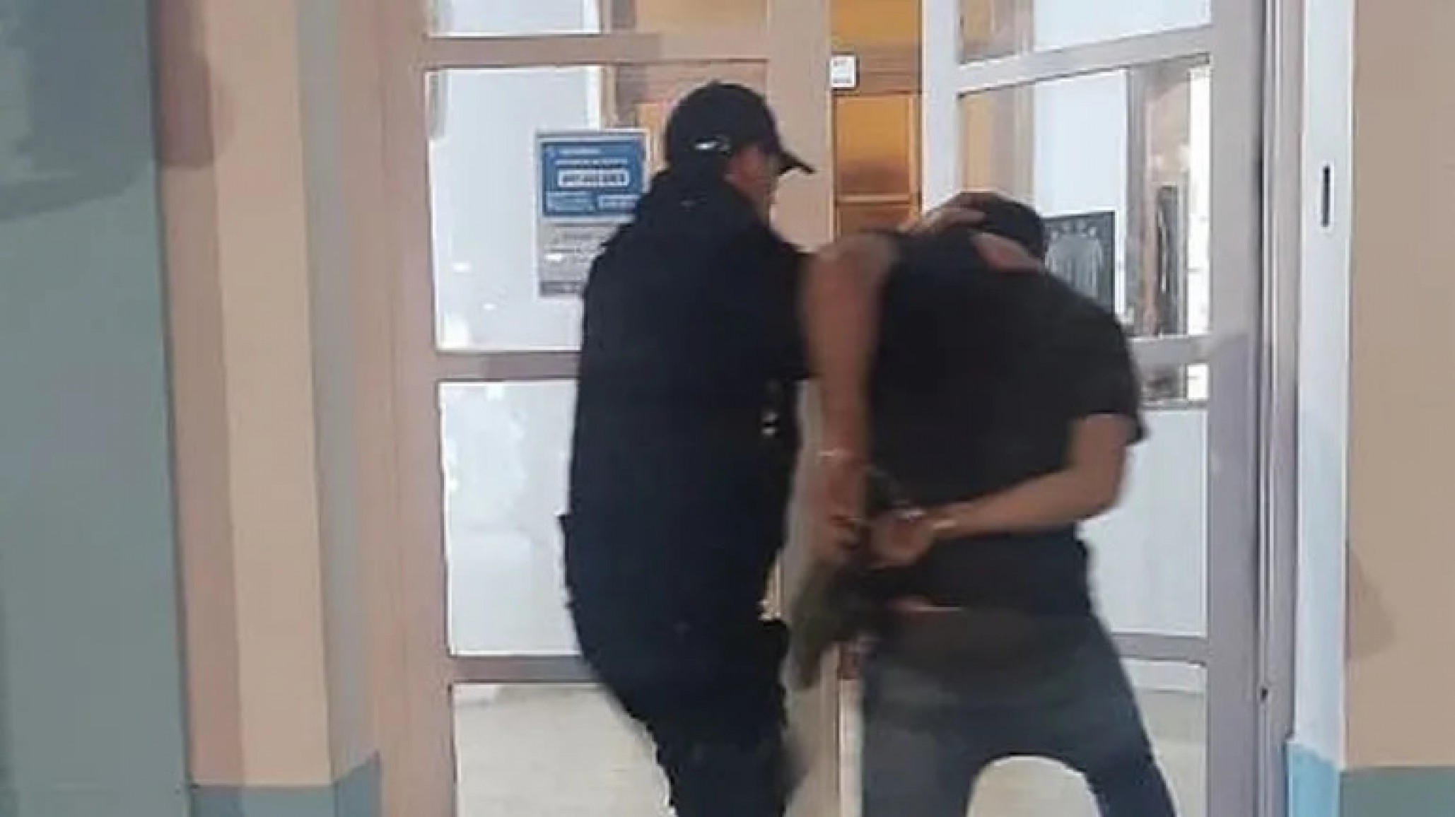 Un hombre robó un celular en una panadería: terminó en la comisaría