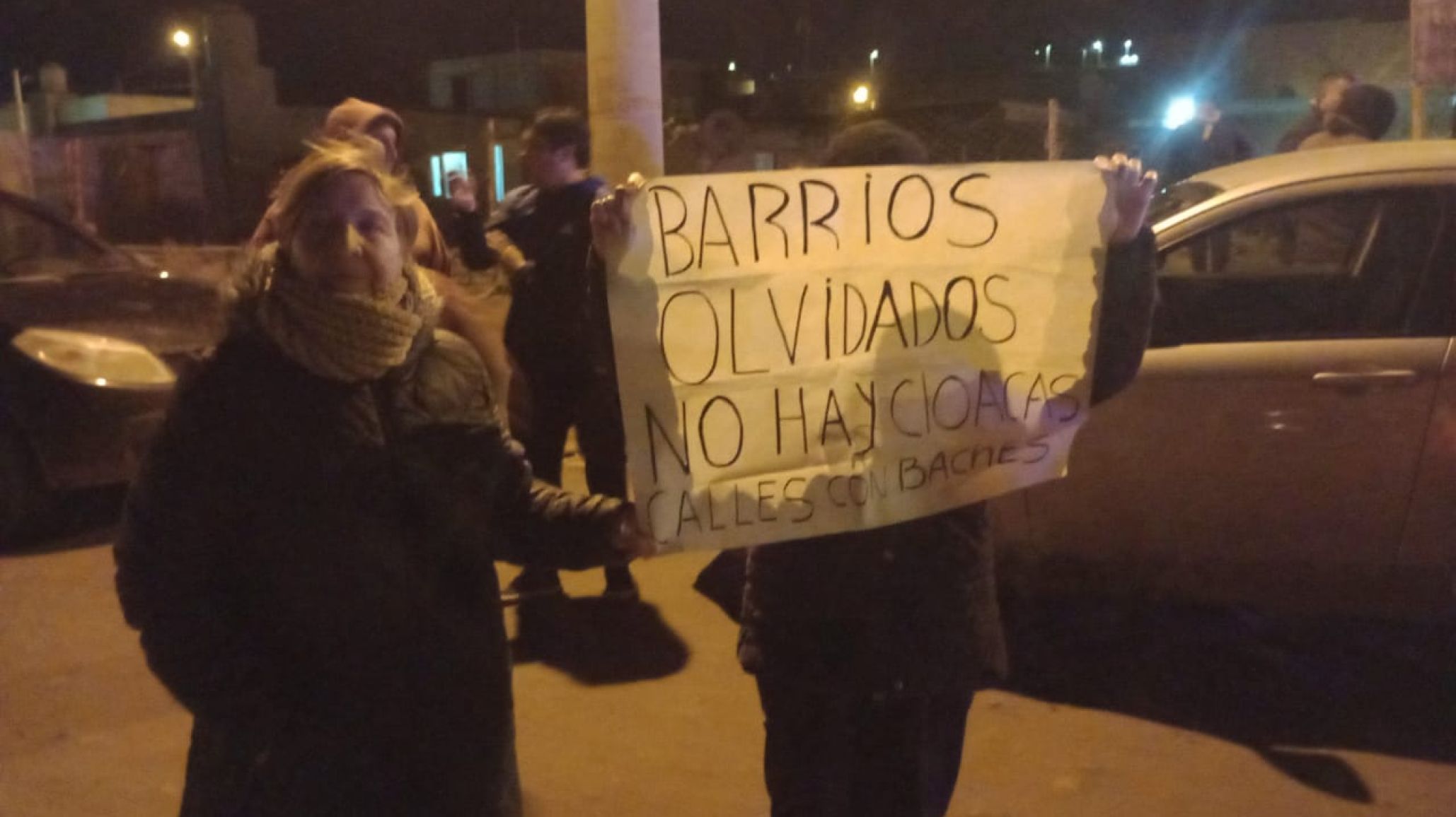 Vecinos del barrio Fracción 15 se manifiestan por obras paralizadas: "Pronosticaron lluvia y tenemos mucho miedo"