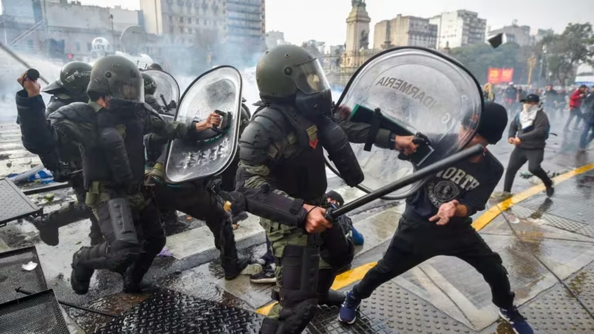 El Gobierno felicitó a las fuerzas de seguridad: "Intentaron perpetrar un golpe de Estado"