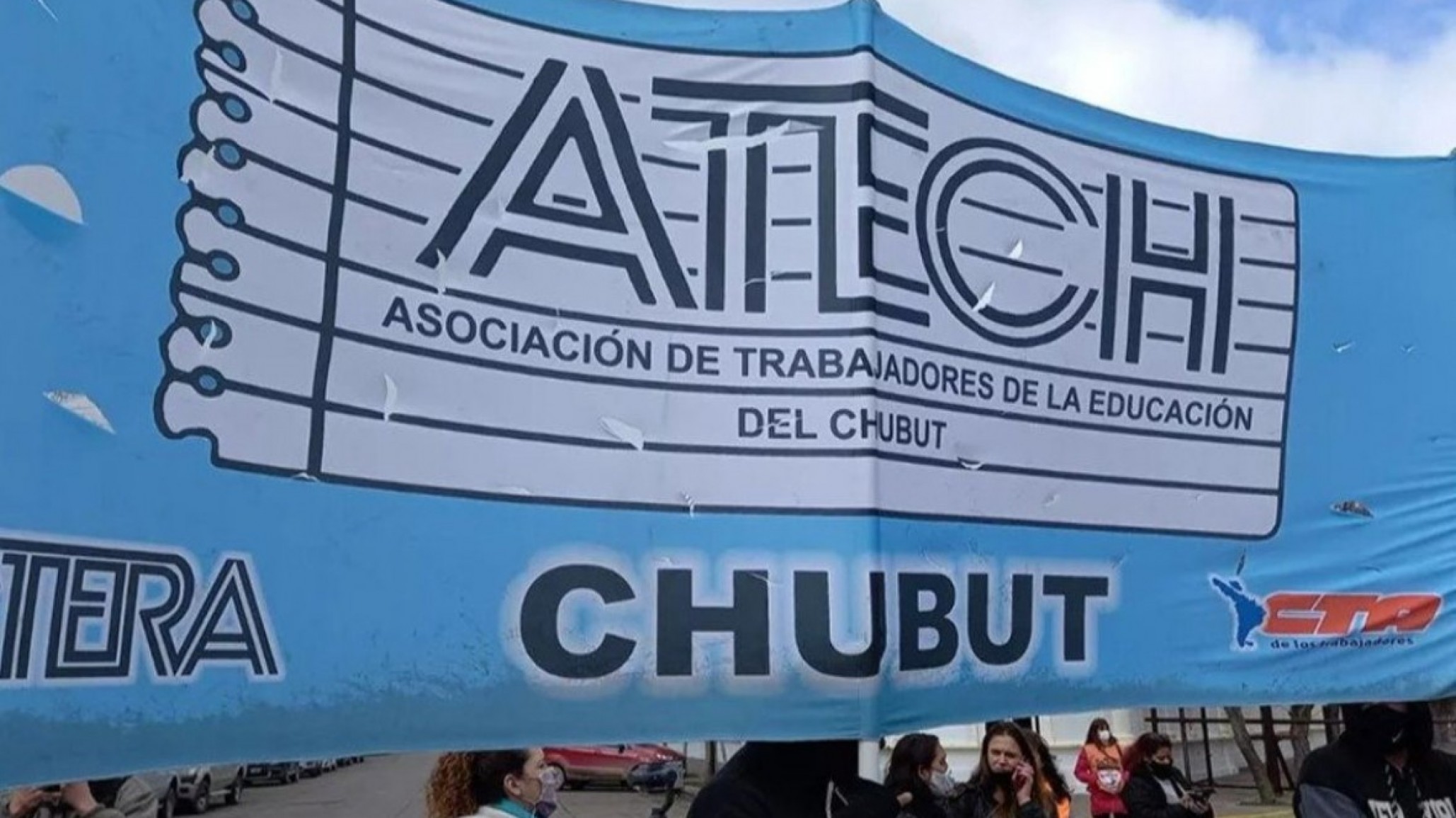 ATECh anuncia medidas de fuerza: "los docentes de Chubut somos los peores pagos del país"