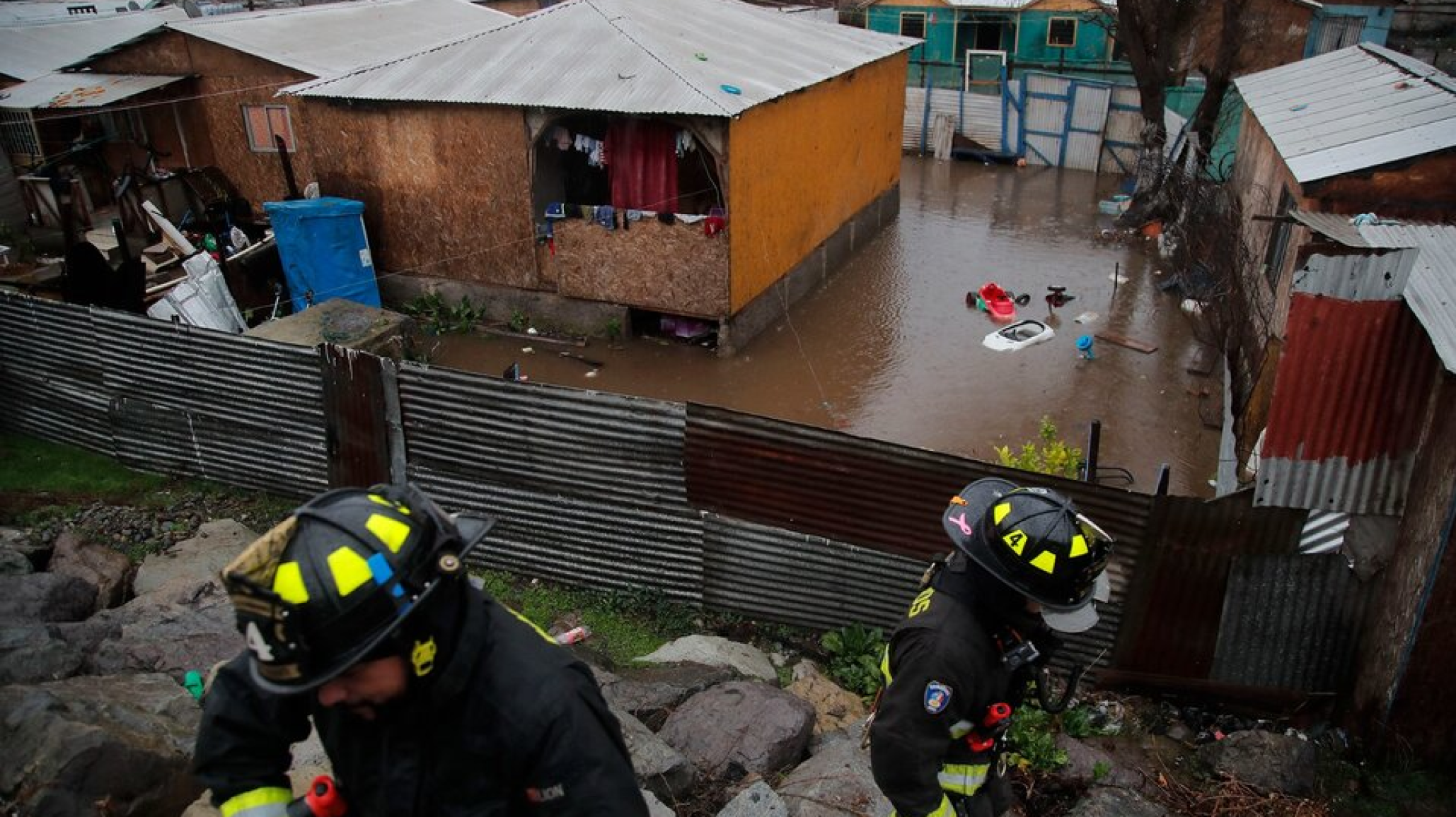 Intensas lluvias dejan un muerto y más de 6 mil damnificados en Chile antes de trasladarse a Argentina