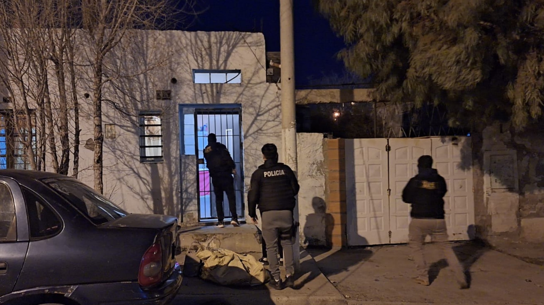 Allanamiento por un robo en el barrio San Martín: identificaron y secuestraron al auto que participó del hecho