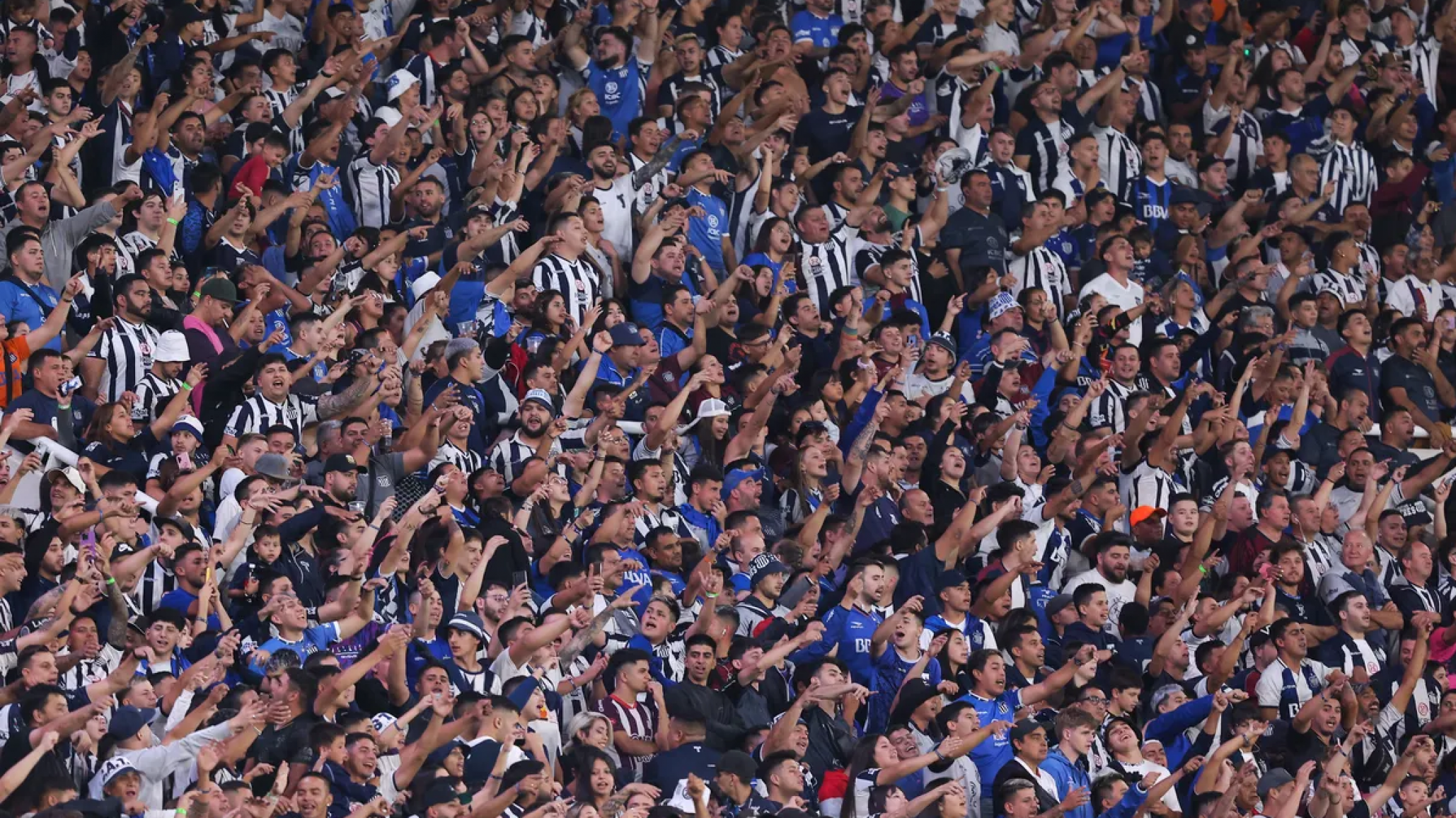 Dolor en Talleres: Un hincha se descompensó, cayó por las escaleras del Kempes y murió