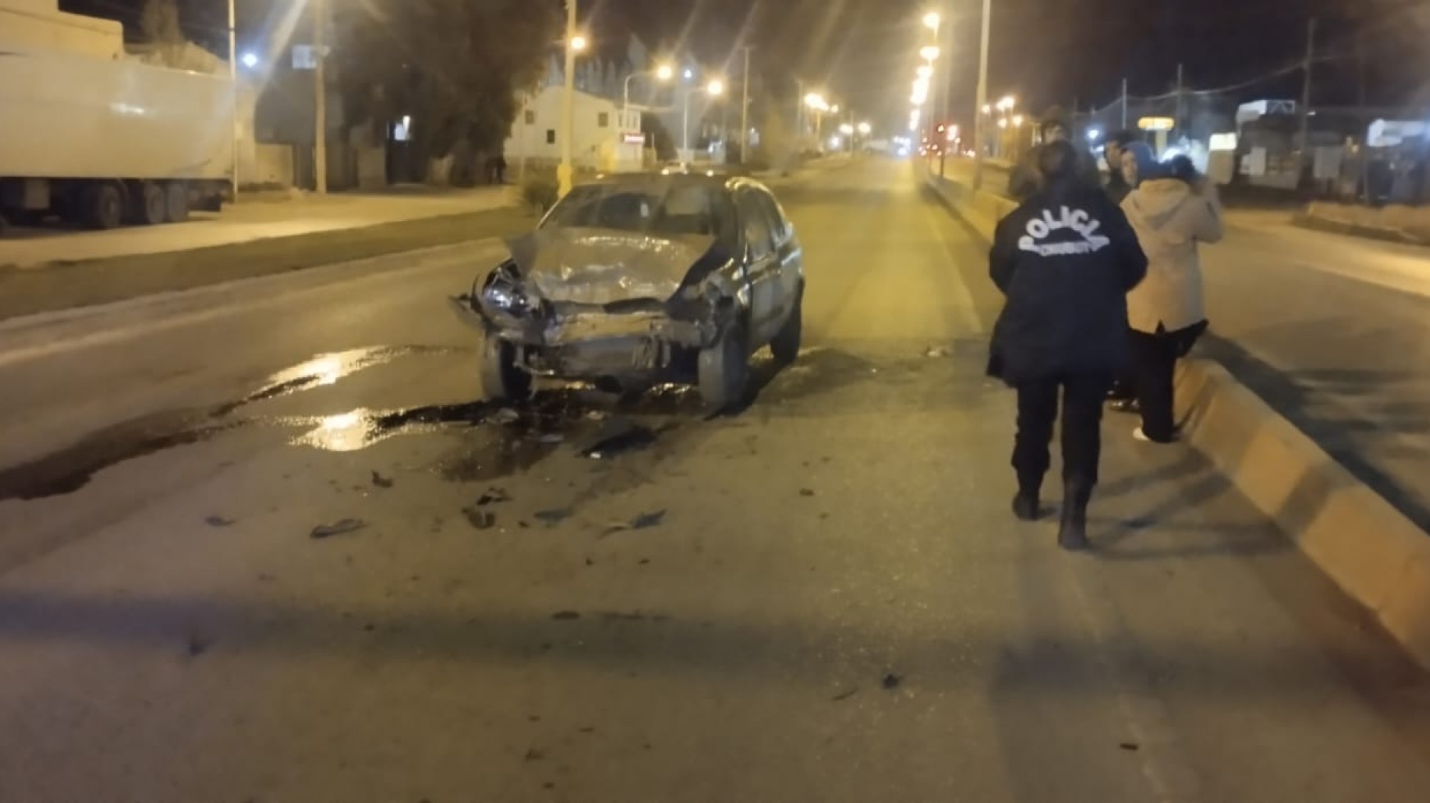 Un auto chocó a una camioneta en la Avenida Yrigoyen y uno de los conductores resultó herido