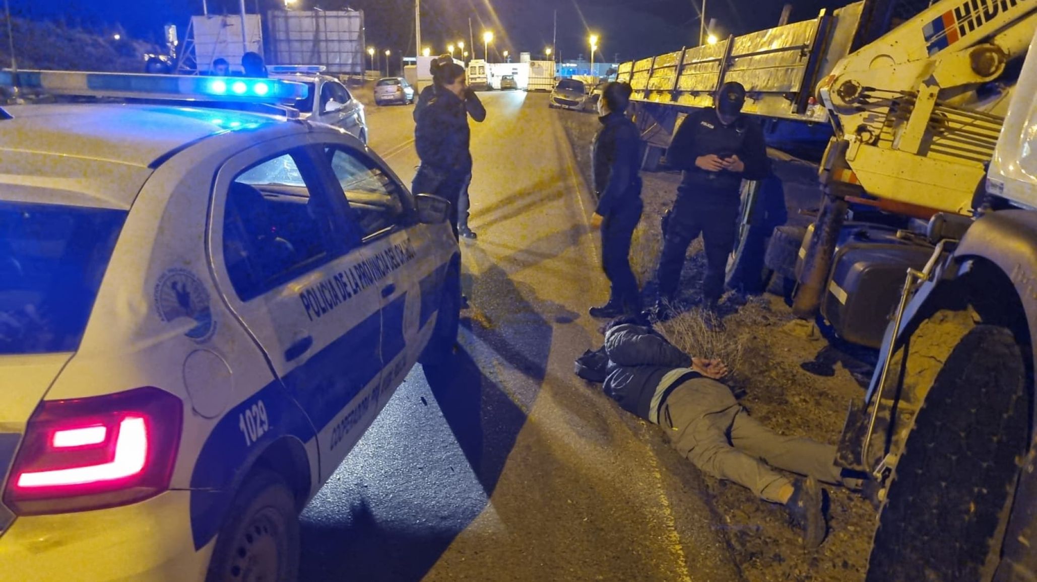¡Con las manos en la masa! En Rotonda 3 y 26 lo sorprendieron dañando un auto