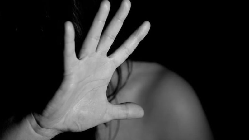 Golpeó a su expareja cuando tenía un bebé en brazos: lo condenaron a dos años de prisión efectiva