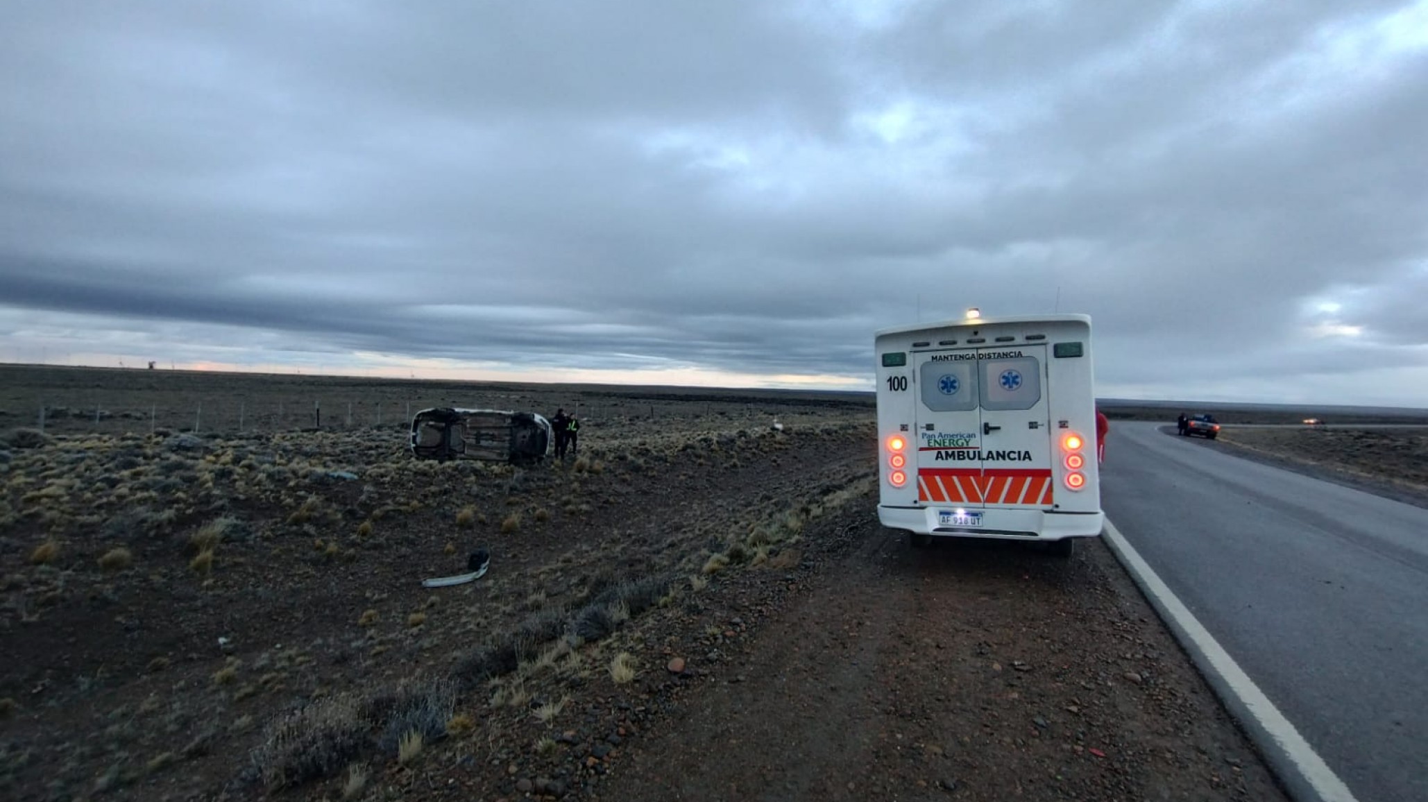 Perdieron el control del auto y volcaron: fueron trasladados al hospital
